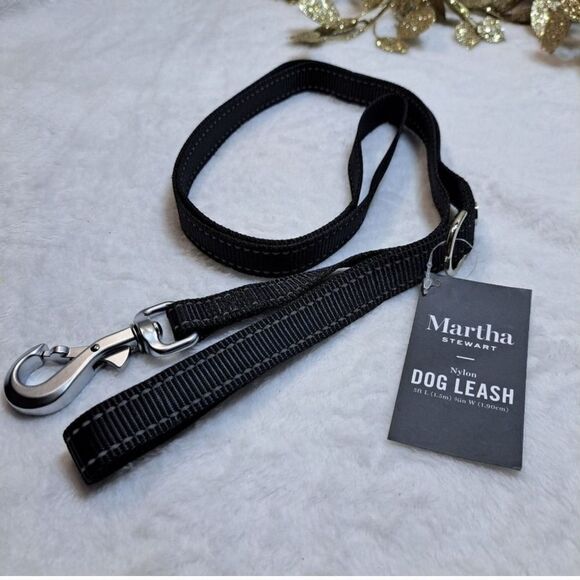 Martha Stewart REFLECTIVE Nylon Dog Leash 5ft  NWT - Picture 1 of 8